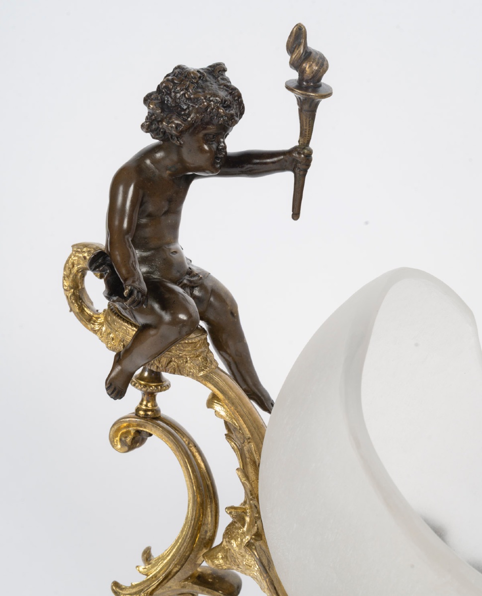 Une caleche en bronze et verre opalescent, fin XIXème siècle -photo-5