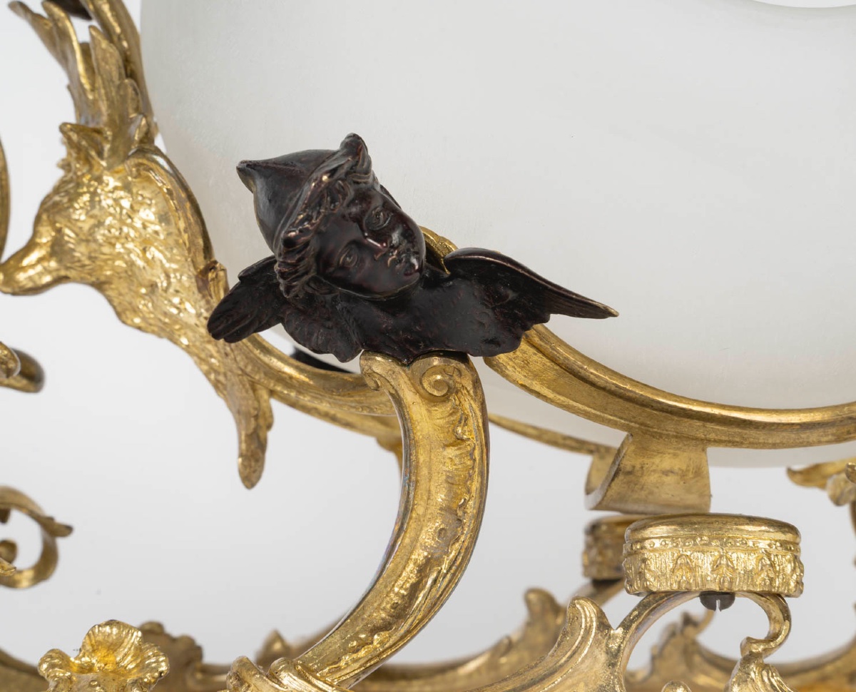 Une caleche en bronze et verre opalescent, fin XIXème siècle -photo-7
