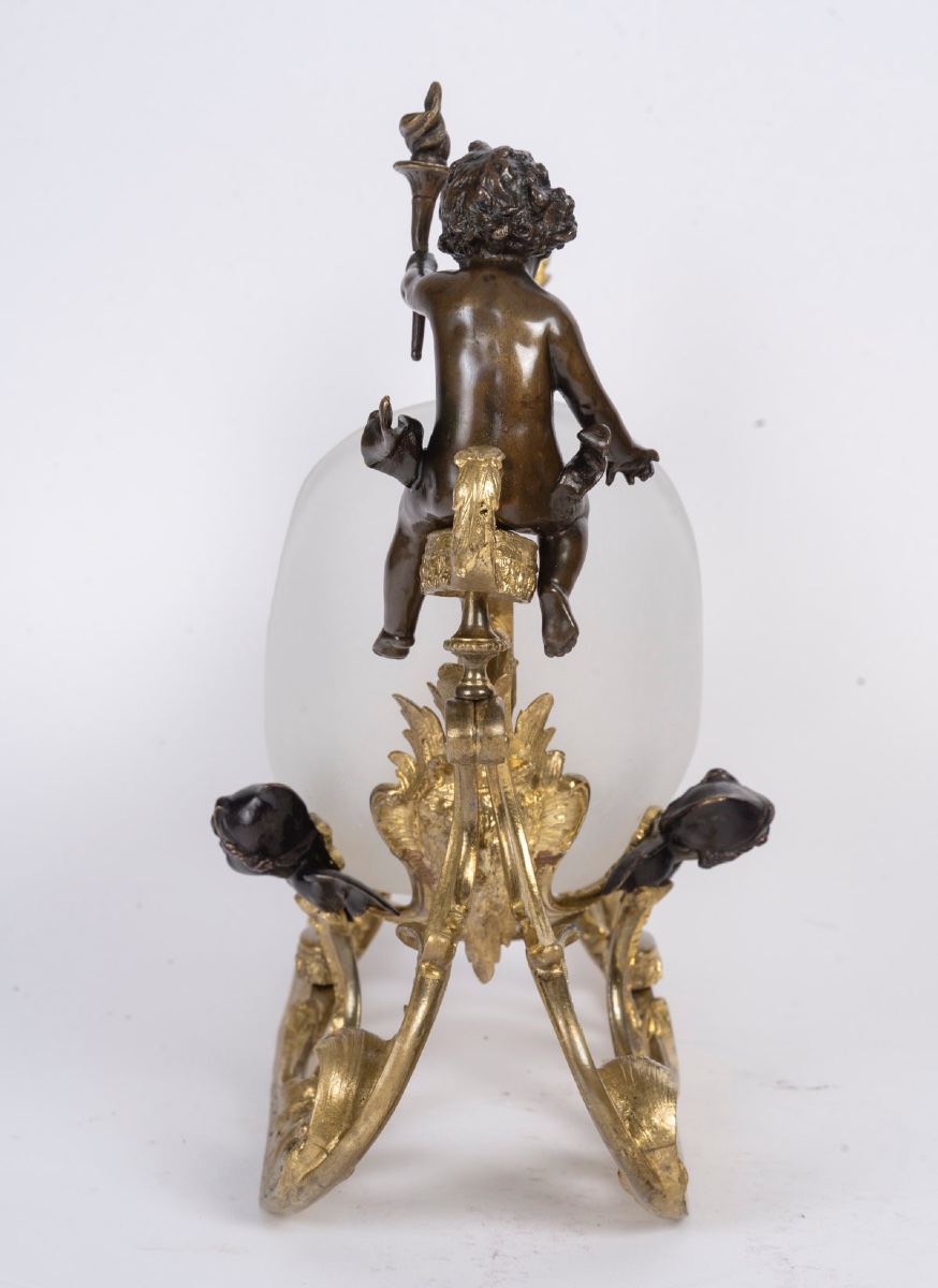 Une caleche en bronze et verre opalescent, fin XIXème siècle -photo-8