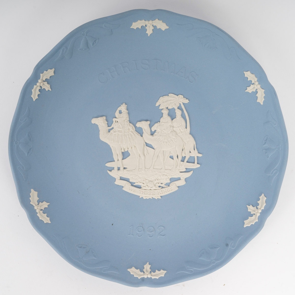 Un plat en WEDGWOOD bleu, époque XXème siècle -photo-3