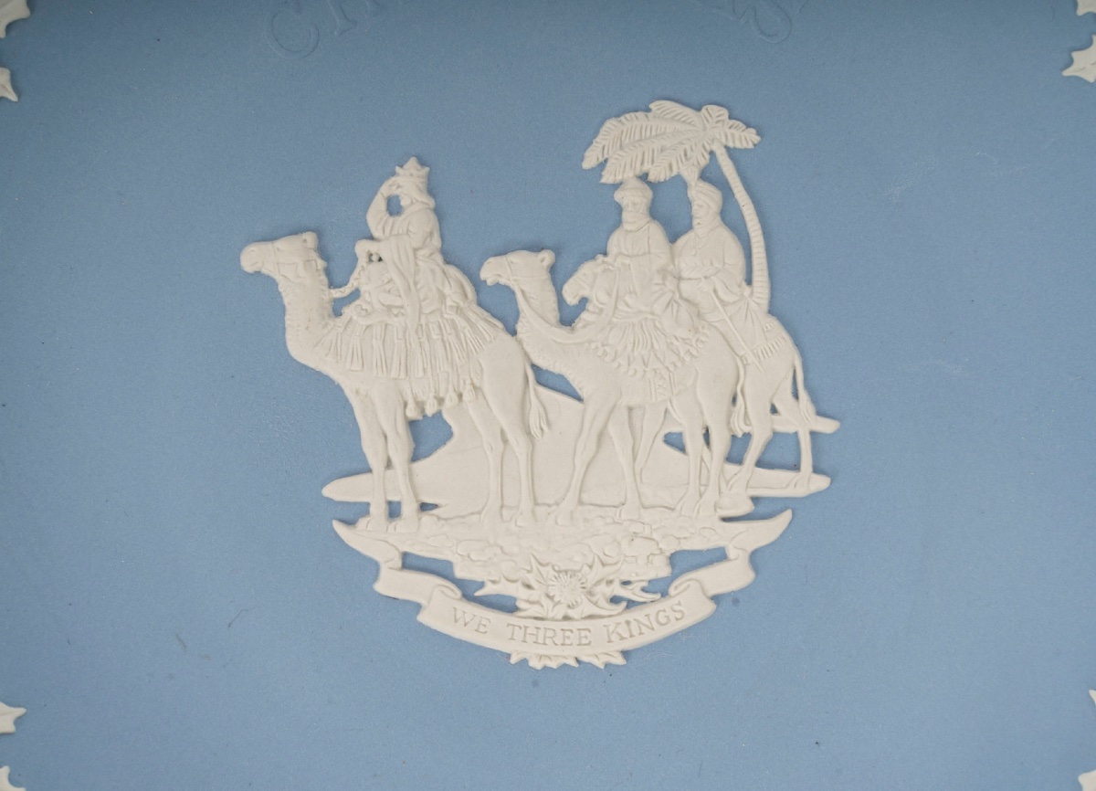 Un plat en WEDGWOOD bleu, époque XXème siècle -photo-5