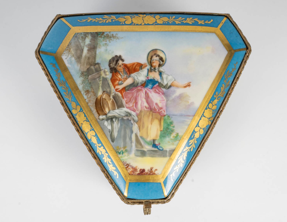 Un coffret à bijoux en porcelaine de Sévres , fin XIXème siècle -photo-3