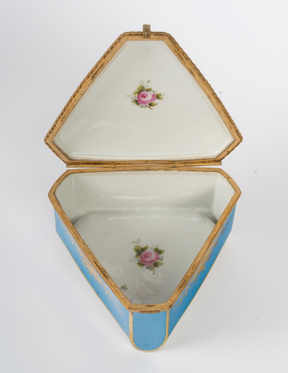 Un coffret à bijoux en porcelaine de Sévres , fin XIXème siècle -photo-5