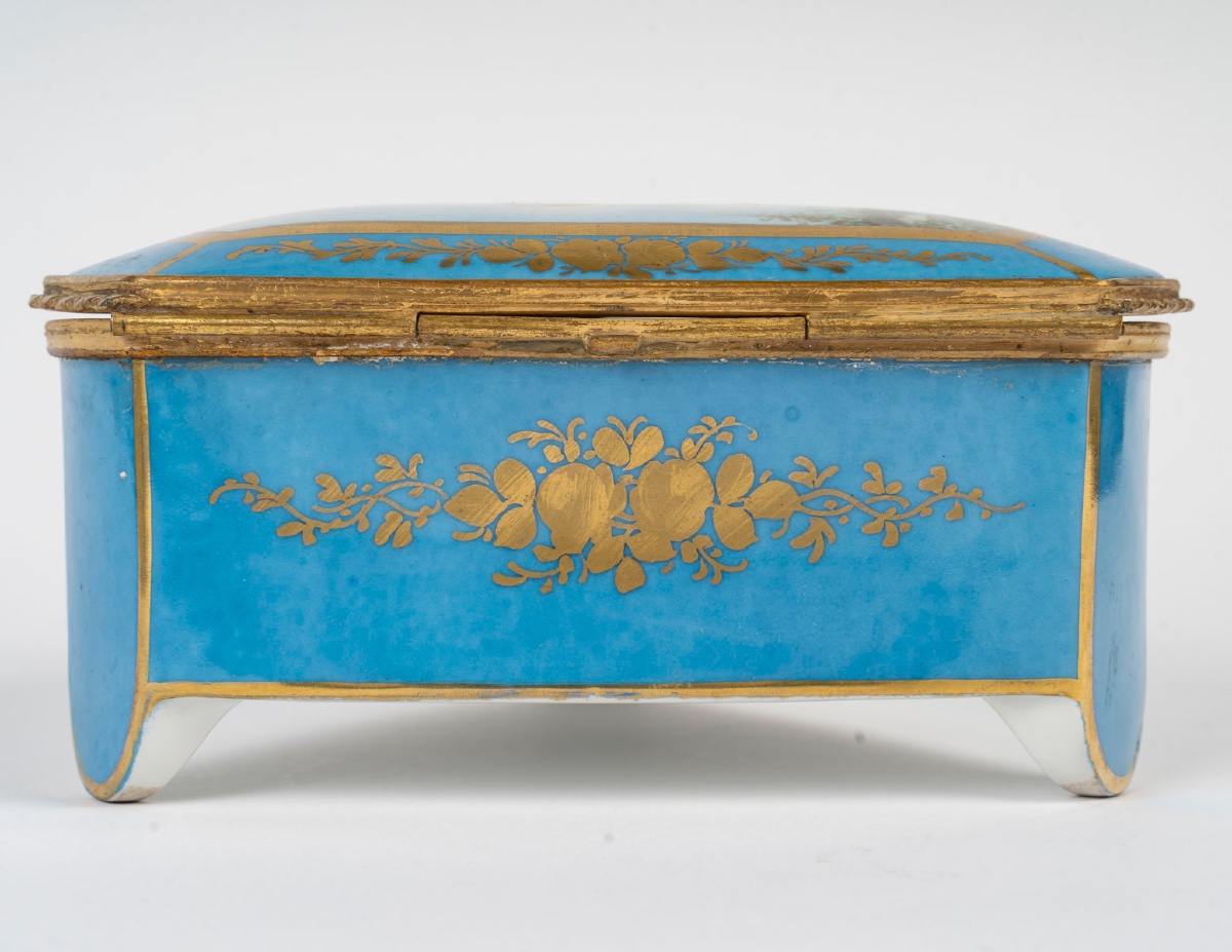 Un coffret à bijoux en porcelaine de Sévres , fin XIXème siècle -photo-6