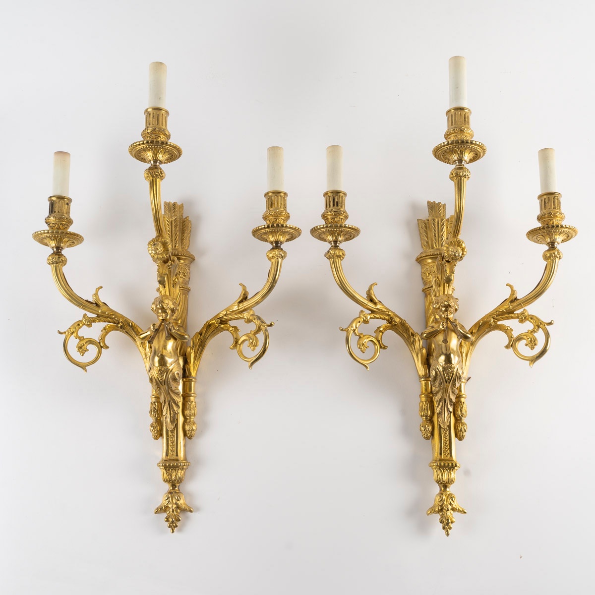 Une paire d'appliques en bronze doré de style Louis XVI, fin XIXème siècle -photo-1