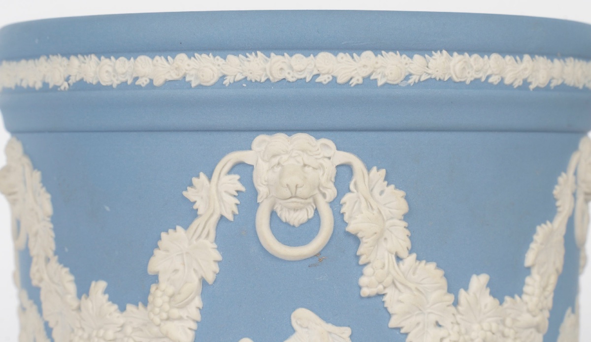 Une paire de  cache-pot en porcelaine de Wedgwood début XXème siècle -photo-3