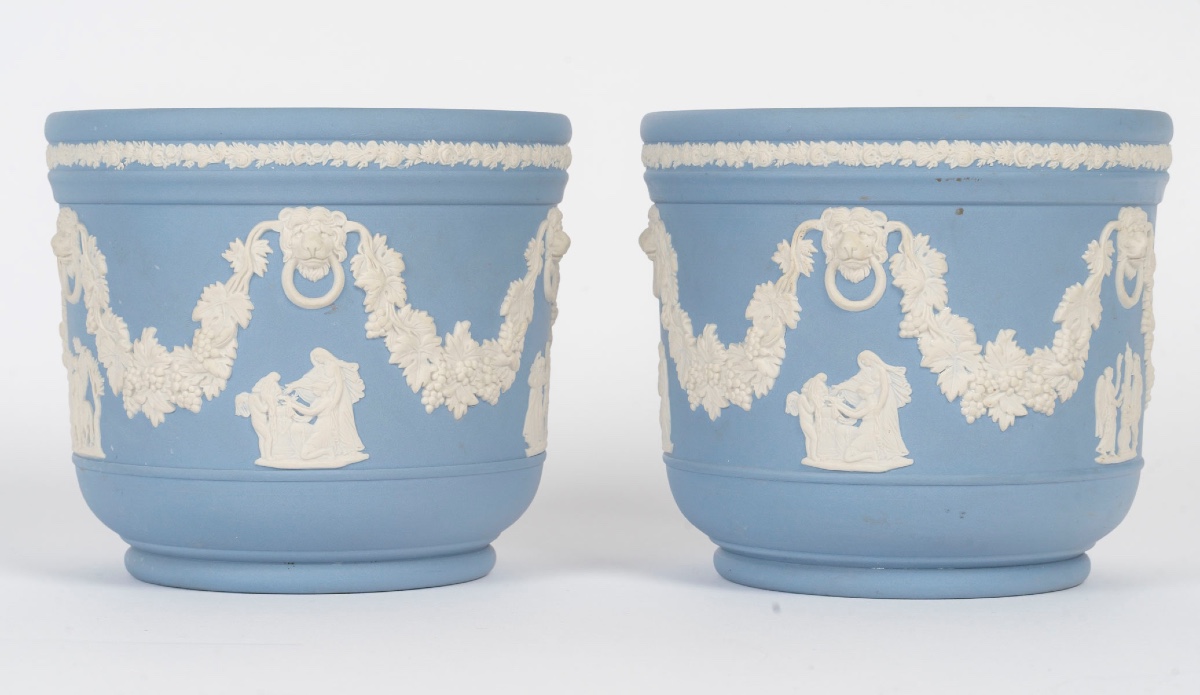 Une paire de  cache-pot en porcelaine de Wedgwood début XXème siècle 