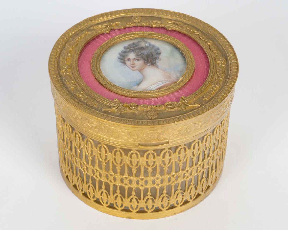 A Gilt Bronze And Pink Enamel Jewelry Box, XIXth Century-photo-2