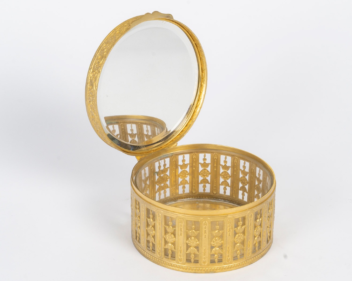 Un coffret à bijoux en bronze doré et émail violet, époque XIXème siècle-photo-4