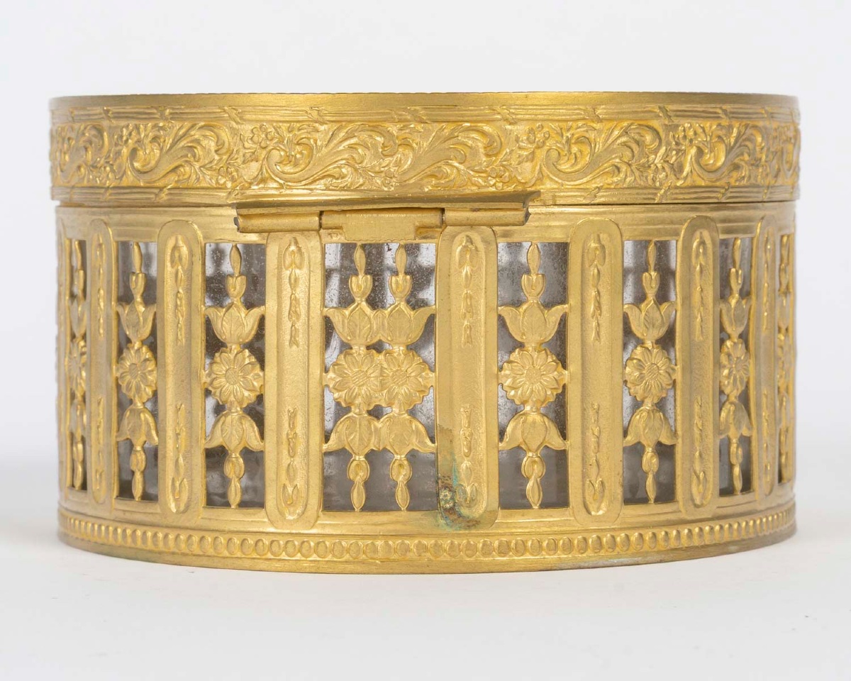 Un coffret à bijoux en bronze doré et émail violet, époque XIXème siècle-photo-4