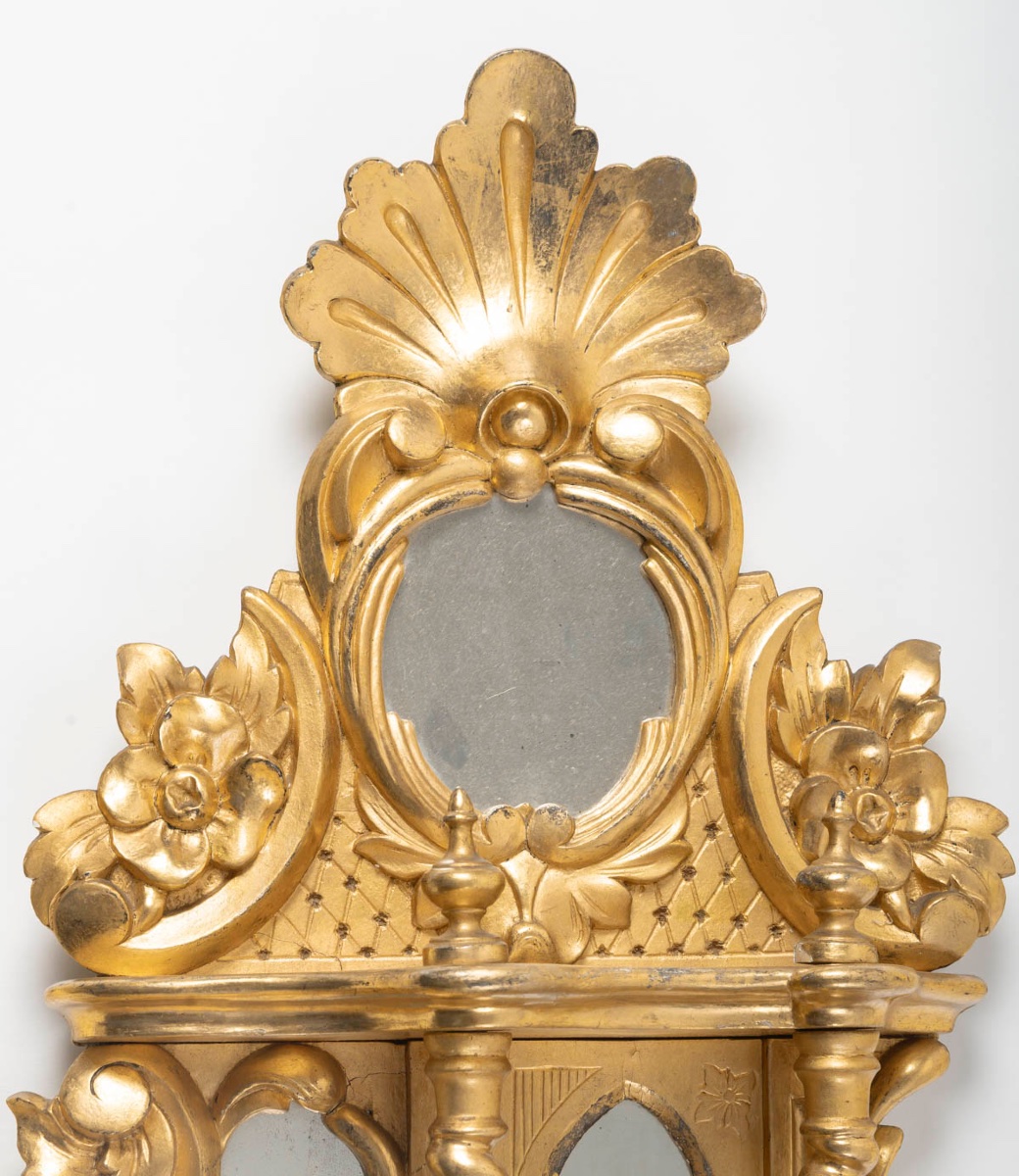 Une paire d'étagères en bois doré en bois sculpté et doré de style nap III, fin XIXème siècle -photo-4