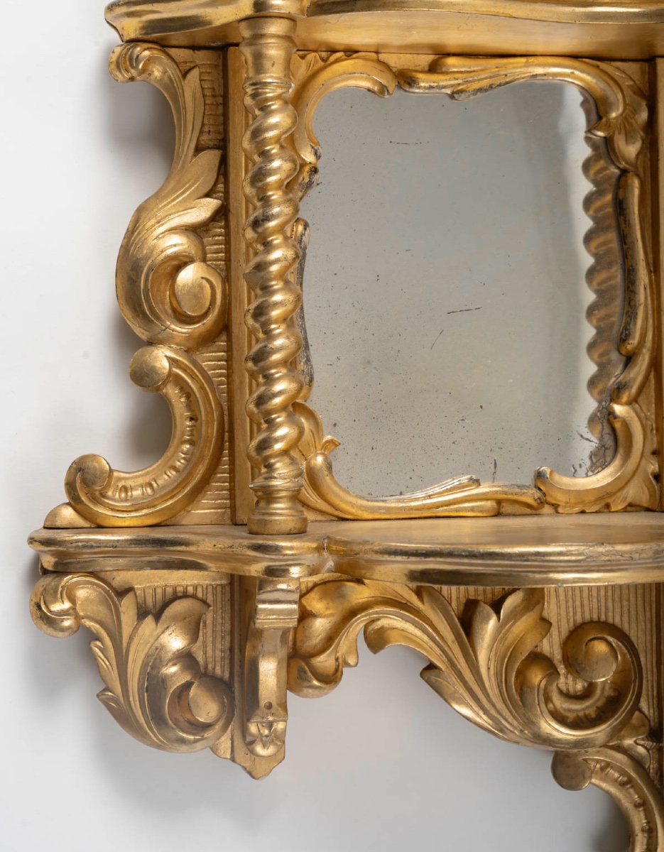 Une paire d'étagères en bois doré en bois sculpté et doré de style nap III, fin XIXème siècle -photo-7