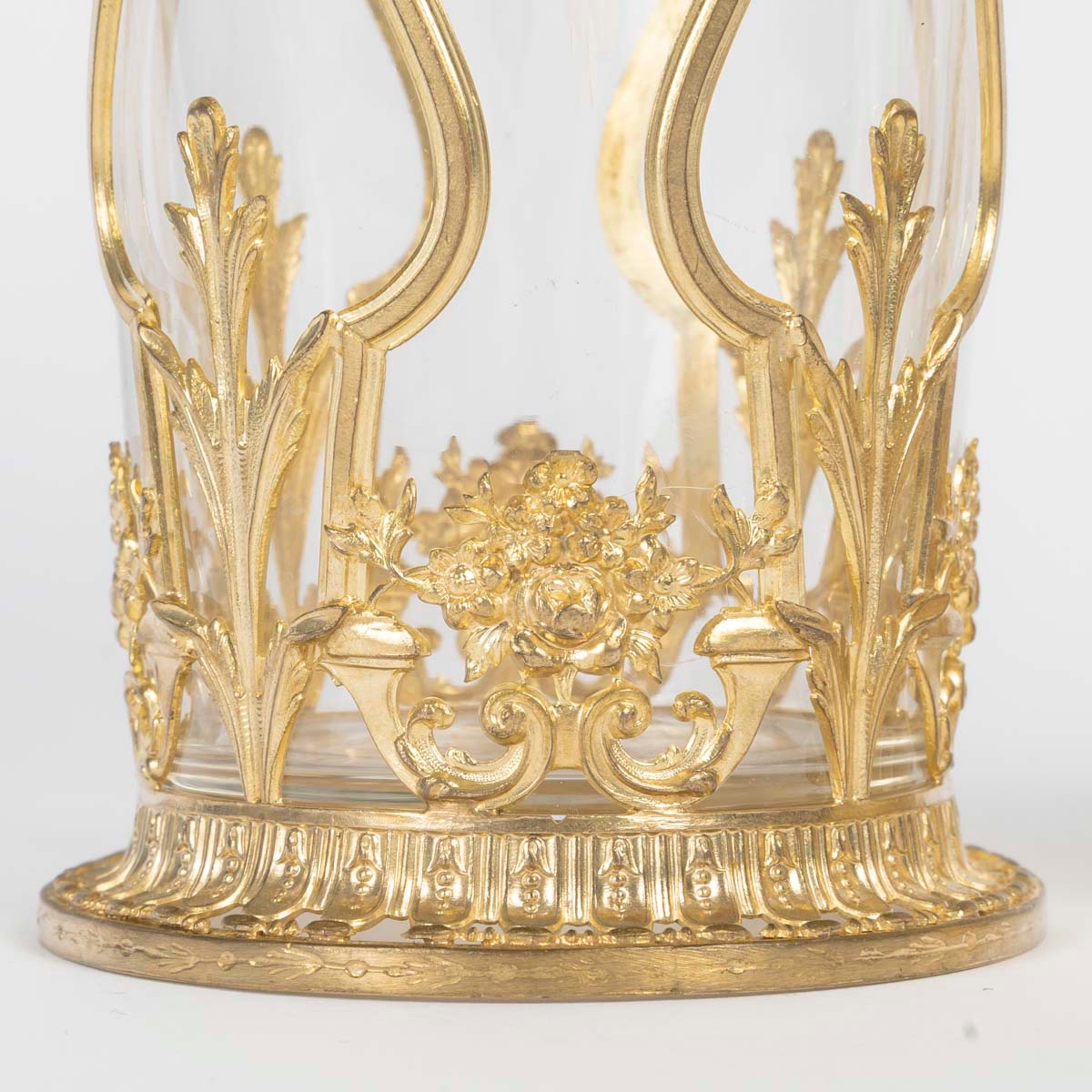 Une paire de vases en cristal gravé et bronze doré, époque XIXème siècle -photo-5