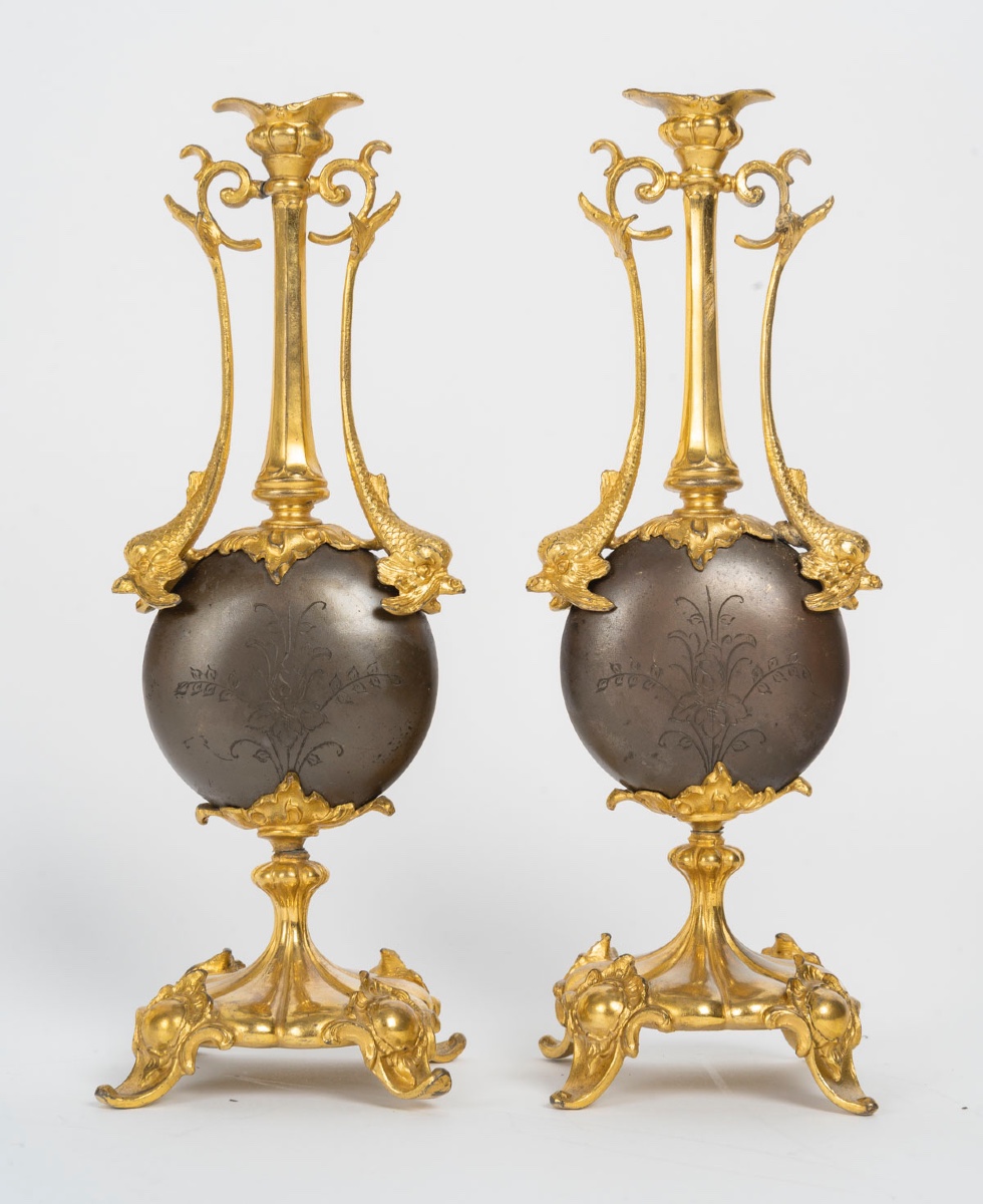 Paire de vases en bronze à double patine, modèle de Barbedienne, fin du XIXᵉ siècle