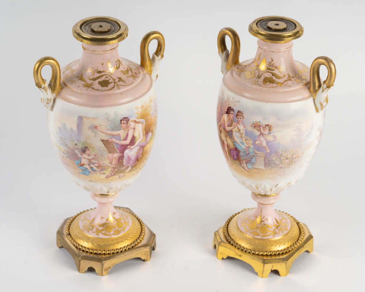 Paire de vases en porcelaine polychrome à décor peint à la main, style Sèvres – Fin XIXᵉ siècle-photo-3