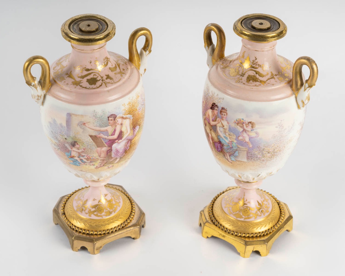 Paire de vases en porcelaine polychrome à décor peint à la main, style Sèvres – Fin XIXᵉ siècle-photo-4