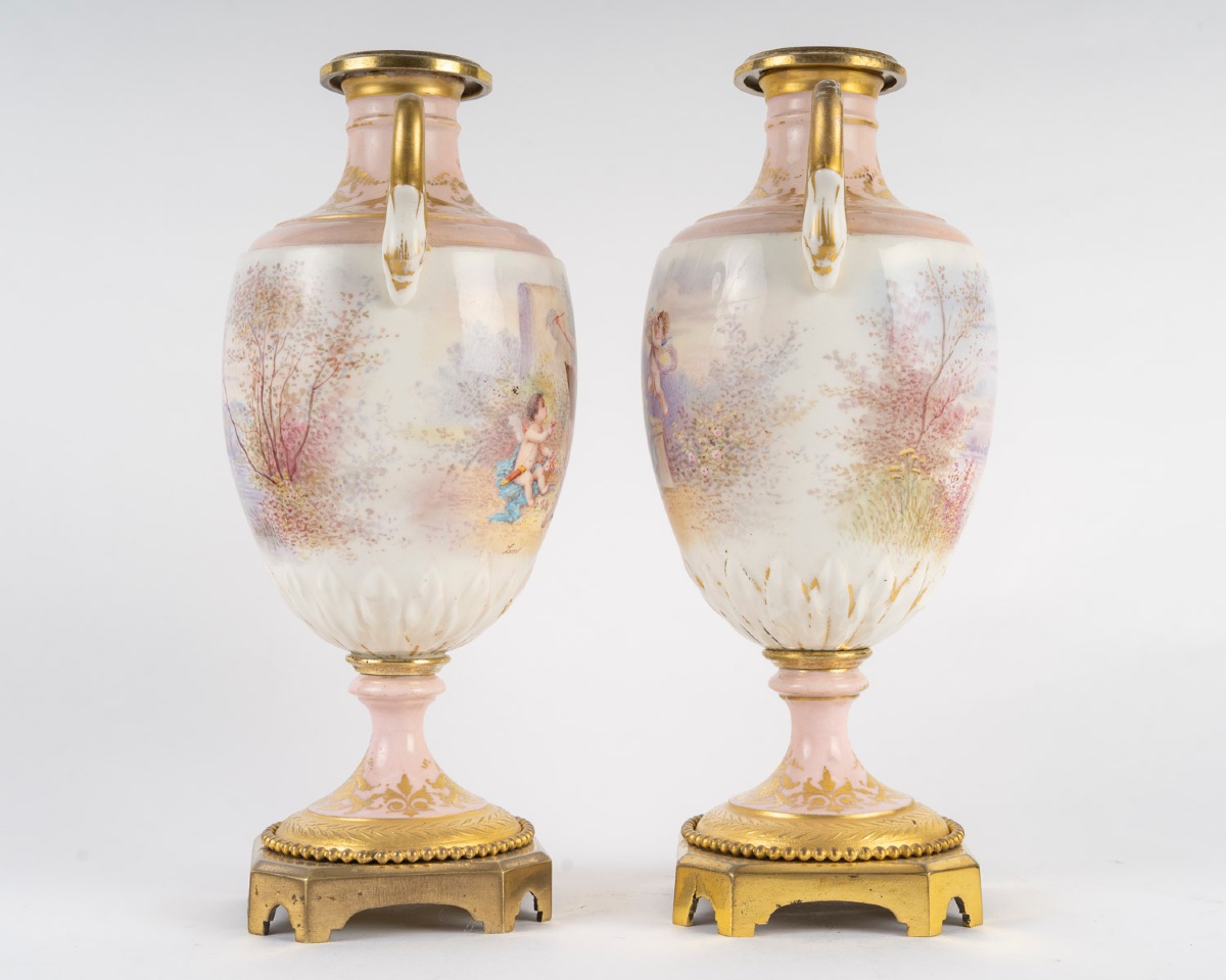 Paire de vases en porcelaine polychrome à décor peint à la main, style Sèvres – Fin XIXᵉ siècle-photo-5