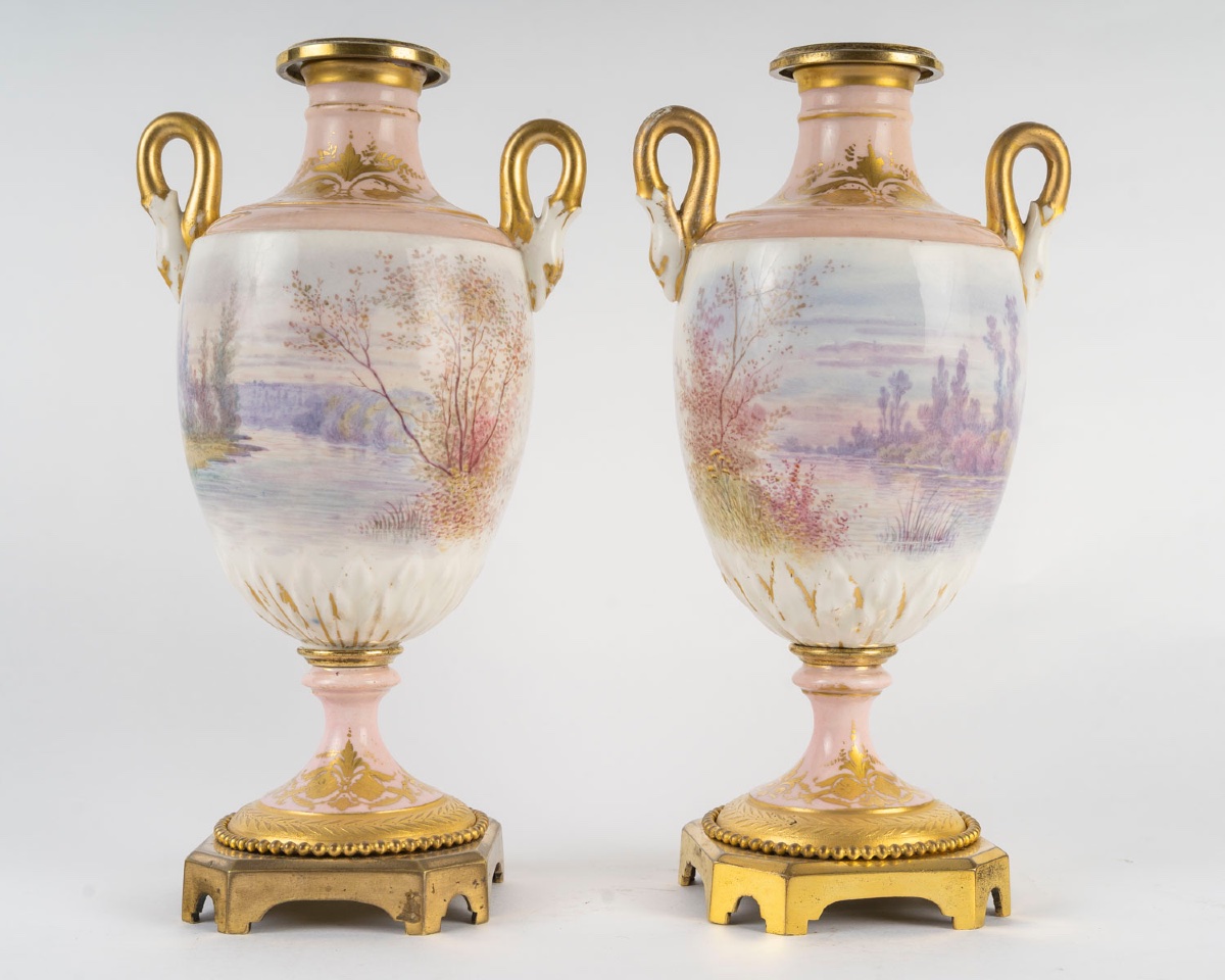 Paire de vases en porcelaine polychrome à décor peint à la main, style Sèvres – Fin XIXᵉ siècle-photo-6