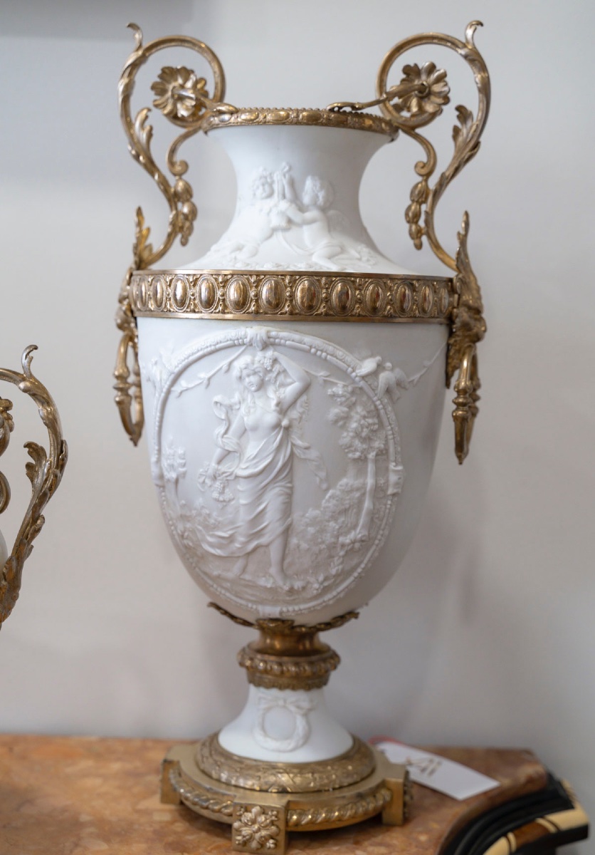 Une garniture en biscuit et bronze doré, XIXème siècle -photo-4