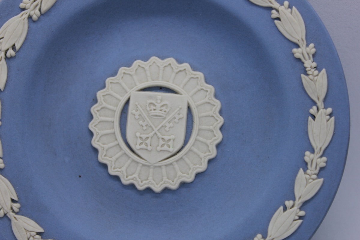 Wedgwood Jasperware Commemorative Cup – York Minster – 500th Anniversary Edition -photo-3