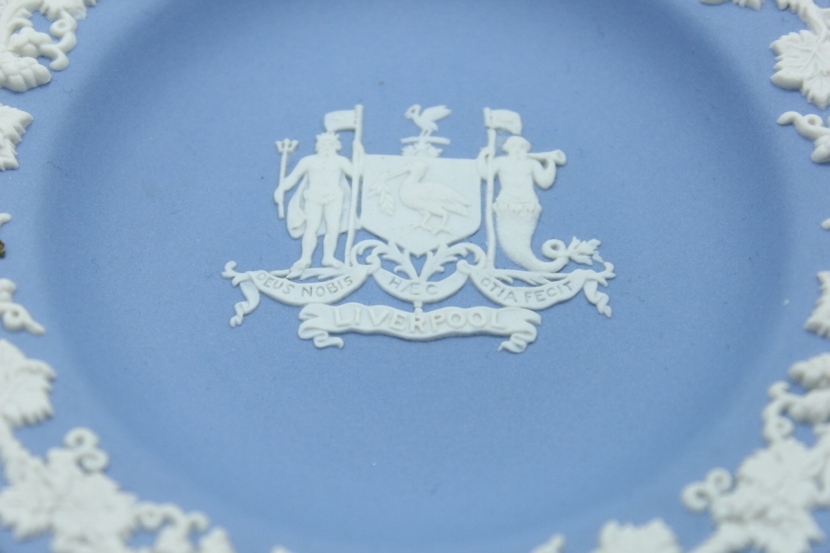 Coupelle Commémorative Wedgwood Jasperware – Liverpool – Emblèmes Allégoriques-photo-1