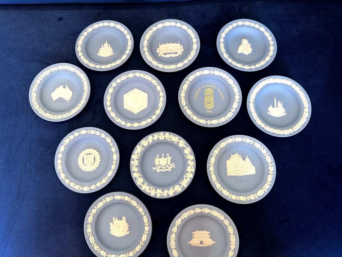 12 Wedgwood Jasperware Commemorative Cups – Made In England-photo-3