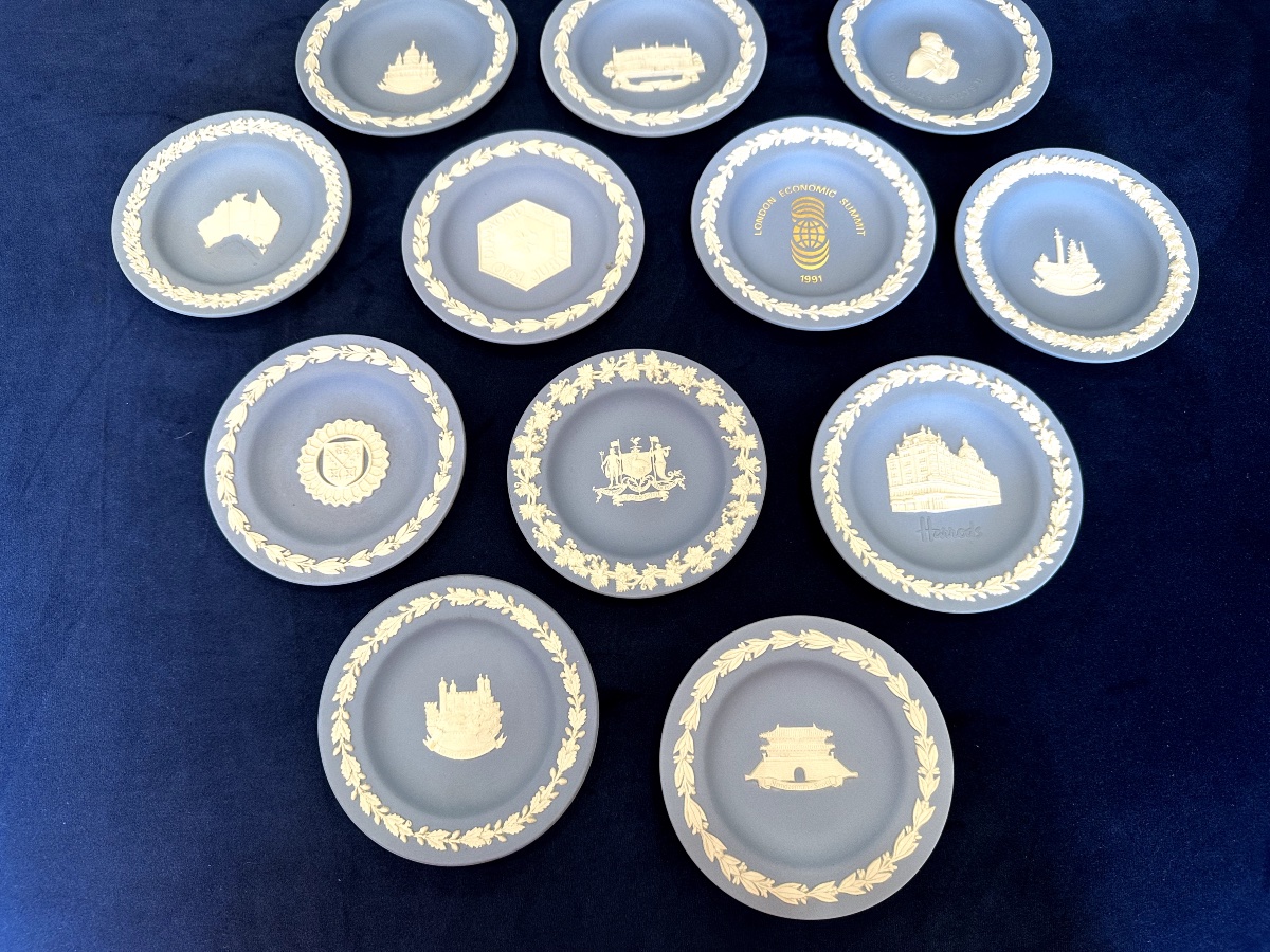 12 Wedgwood Jasperware Commemorative Cups – Made In England-photo-3