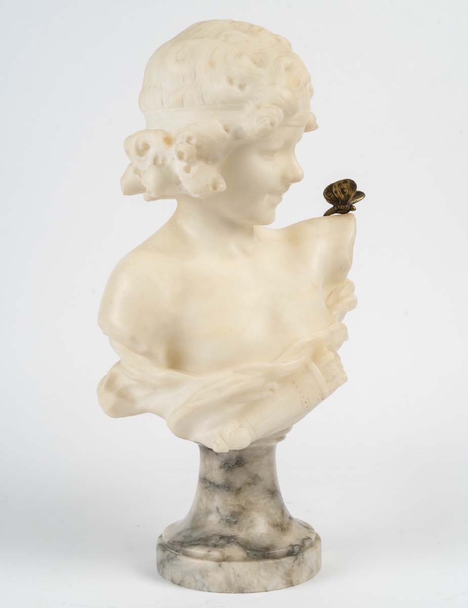 Buste en albâtre d’une jeune fille au papillon, Auguste Carli-photo-4