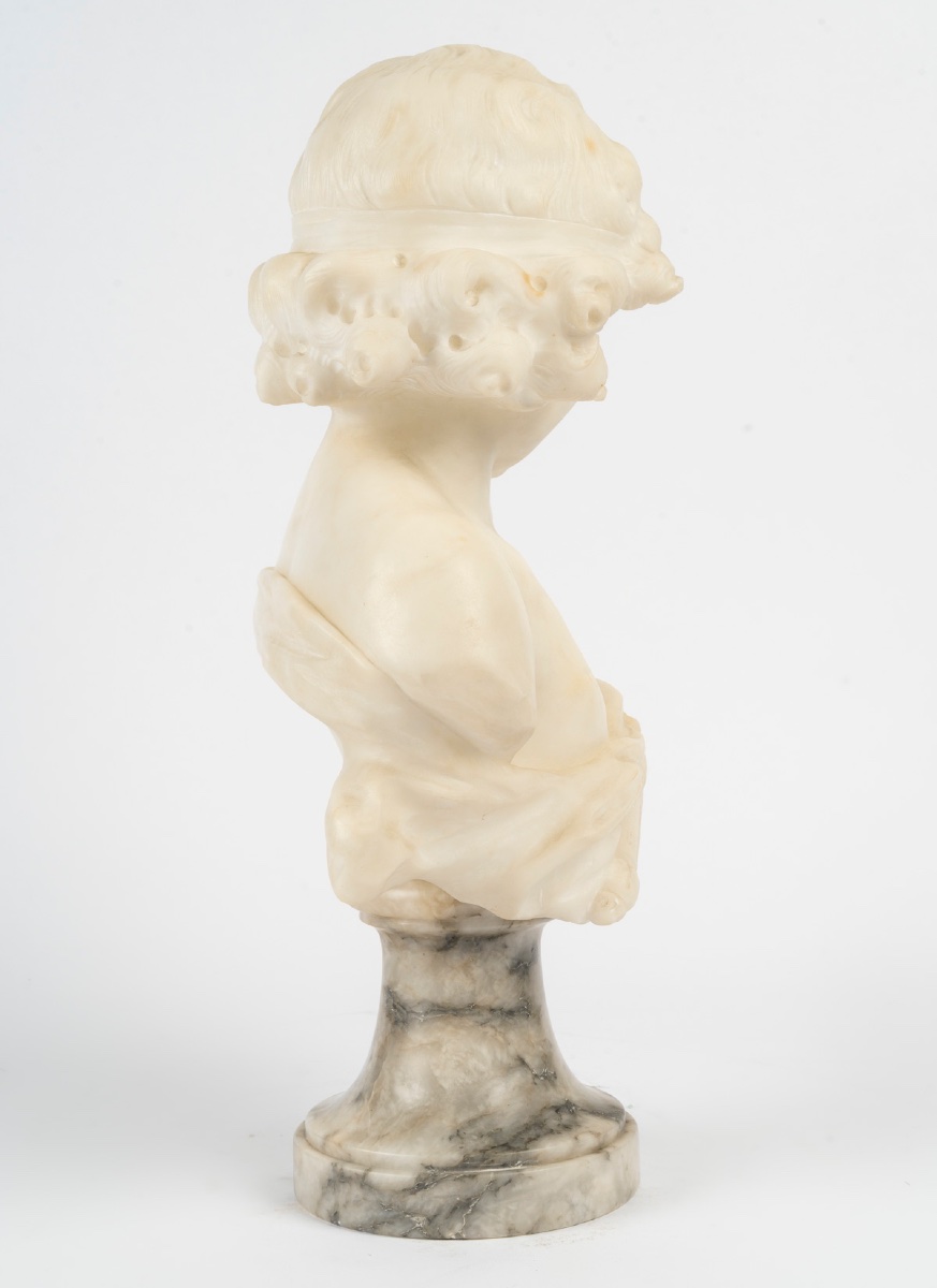 Buste en albâtre d’une jeune fille au papillon, Auguste Carli-photo-1
