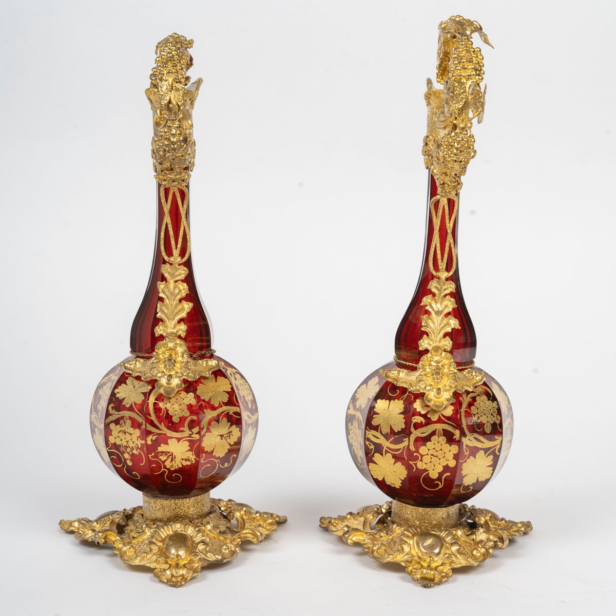 Paire d'aiguières en cristal de Bohême et laiton repoussé – Fin du XIXᵉ siècle-photo-4