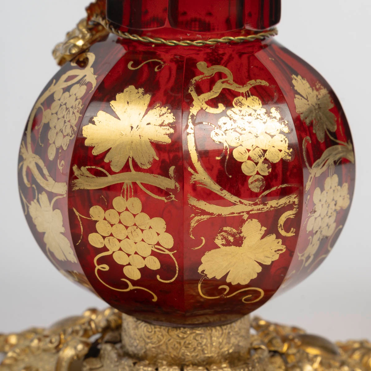 Paire d'aiguières en cristal de Bohême et laiton repoussé – Fin du XIXᵉ siècle-photo-4