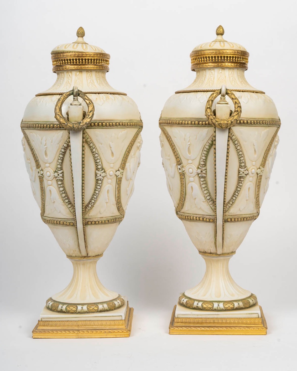Paire de vases en porcelaine biscuit – Manufacture Müller – Style Louis XVI, fin du XIX-photo-2