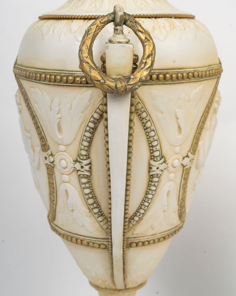 Paire de vases en porcelaine biscuit – Manufacture Müller – Style Louis XVI, fin du XIX-photo-3