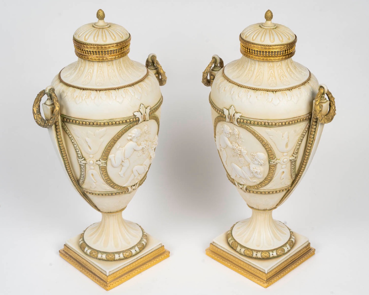 Paire de vases en porcelaine biscuit – Manufacture Müller – Style Louis XVI, fin du XIX-photo-3