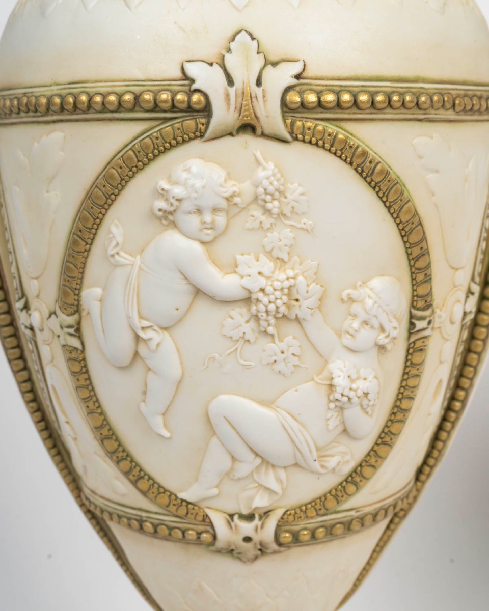 Paire de vases en porcelaine biscuit – Manufacture Müller – Style Louis XVI, fin du XIX-photo-4