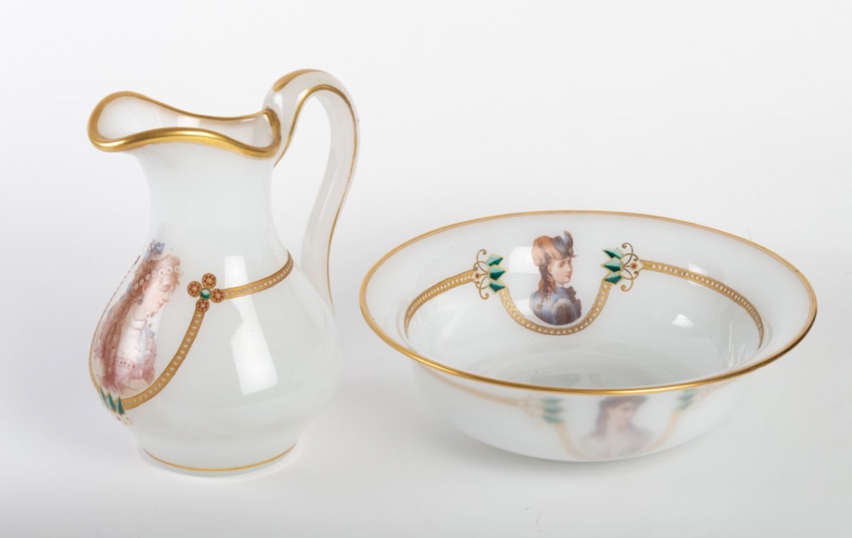 White Opaline Ewer And Basin With Portraits Of Women, Napoleon III Period, Late 19th Century-photo-3