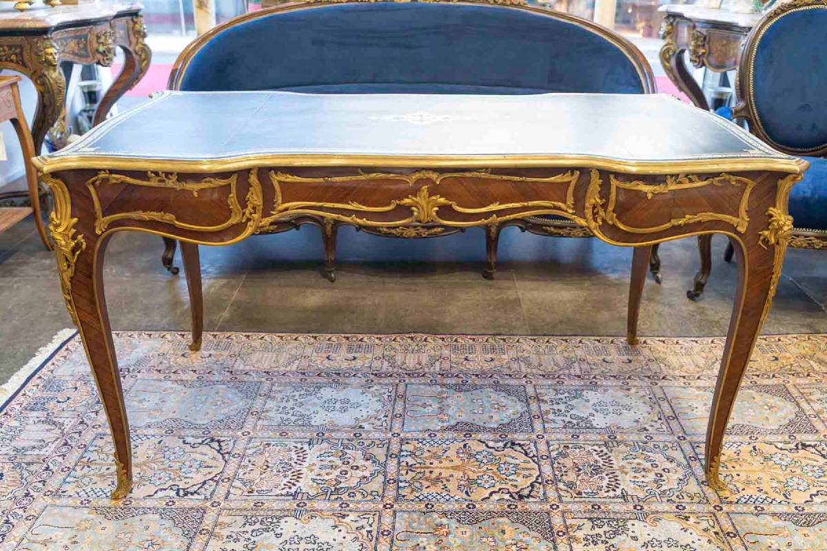 Bureau plat de style Louis XV en bois de violette et bronzes dorés, fin XIXe siècle-photo-2