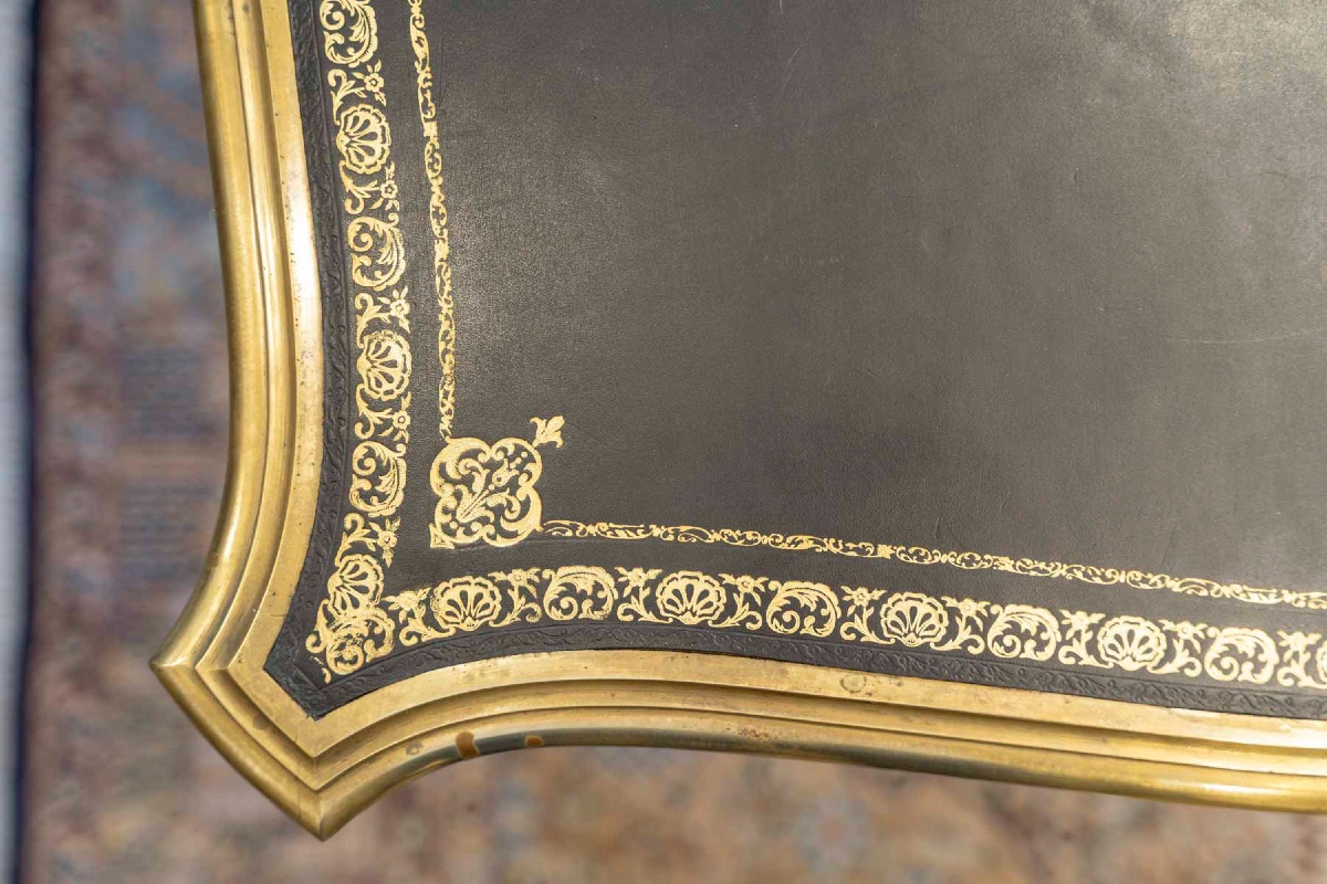 Bureau plat de style Louis XV en bois de violette et bronzes dorés, fin XIXe siècle-photo-6