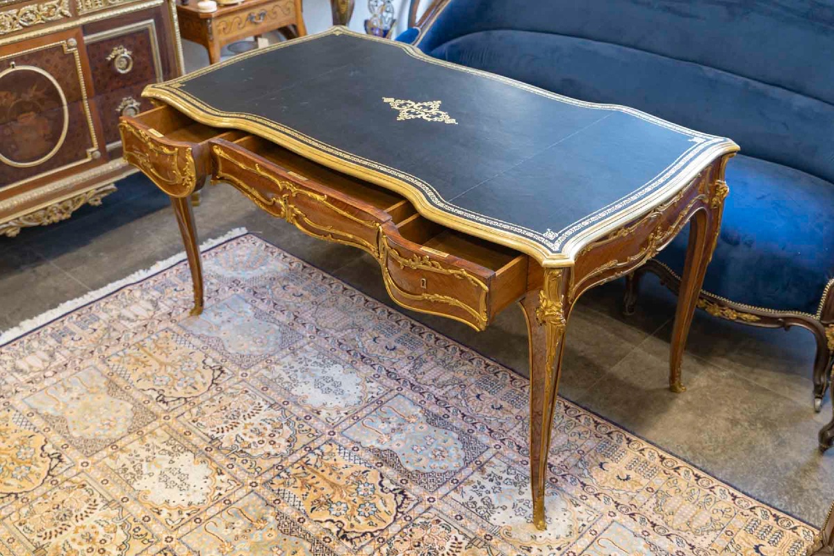 Bureau plat de style Louis XV en bois de violette et bronzes dorés, fin XIXe siècle-photo-7