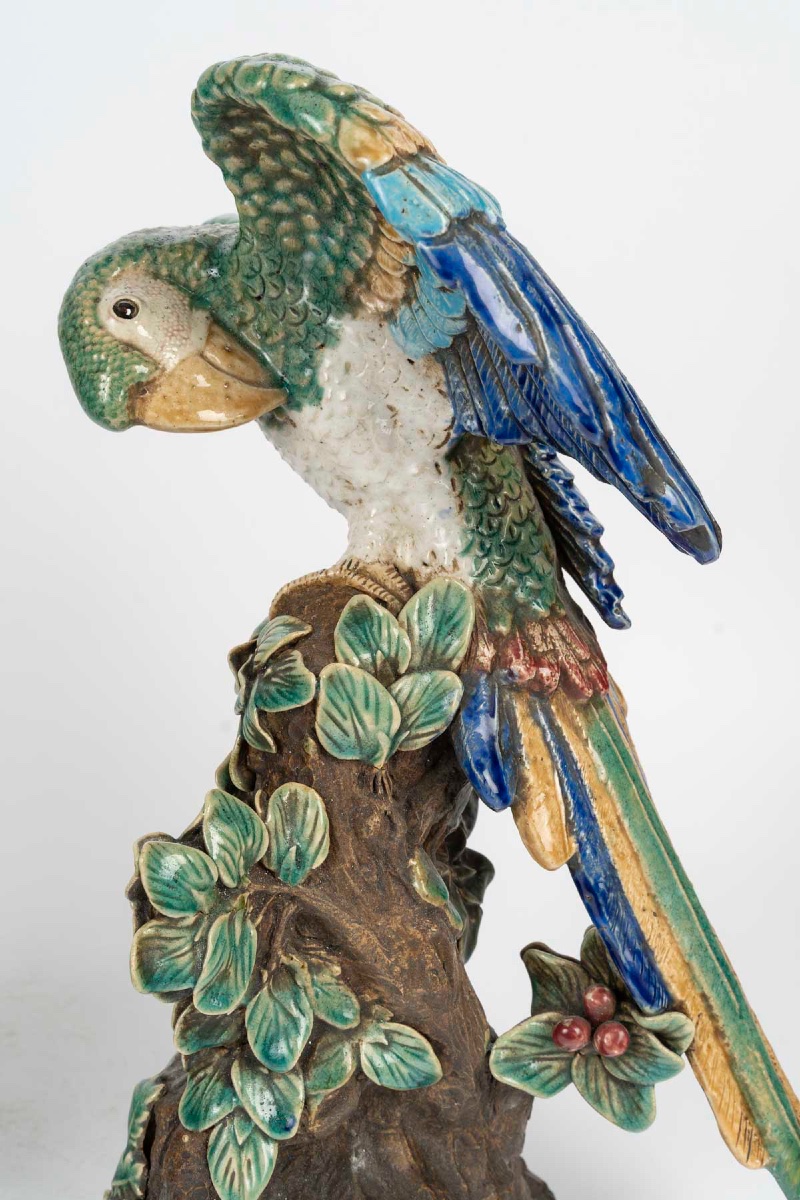 Paire de perroquets en barbotine polychrome, décor naturaliste, époque Art nouveau vers 1900-photo-3