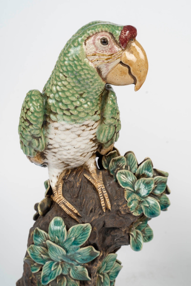 Paire de perroquets en barbotine polychrome, décor naturaliste, époque Art nouveau vers 1900-photo-1