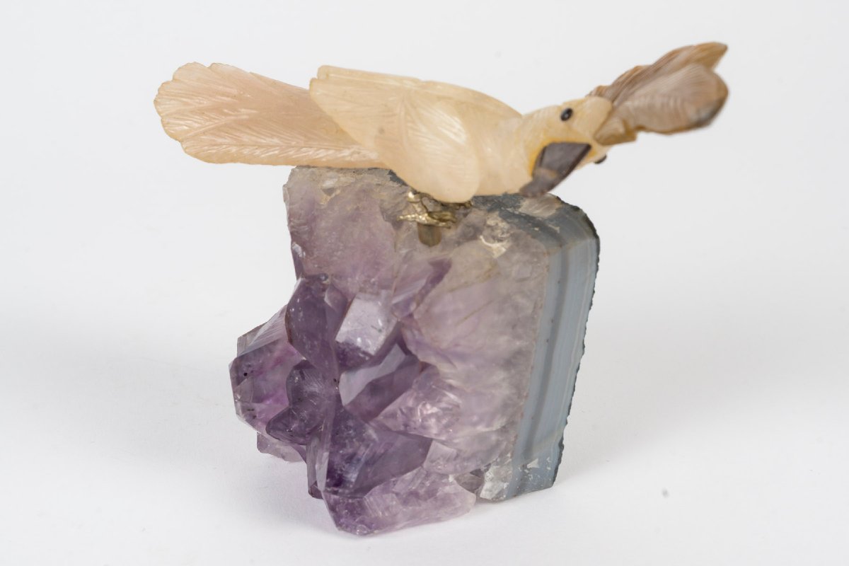 Miniature Parrot Sculpture Carved From Hardstone On An Amethyst Base, 20th Century-photo-4