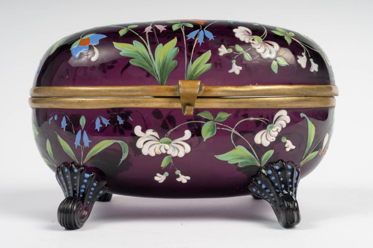 Boîte ovale en verre moulé améthyste à décor émaillé polychrome, Art Nouveau, vers 1900-photo-3