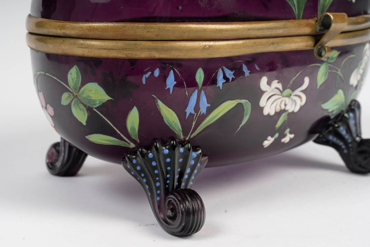 Boîte ovale en verre moulé améthyste à décor émaillé polychrome, Art Nouveau, vers 1900-photo-4