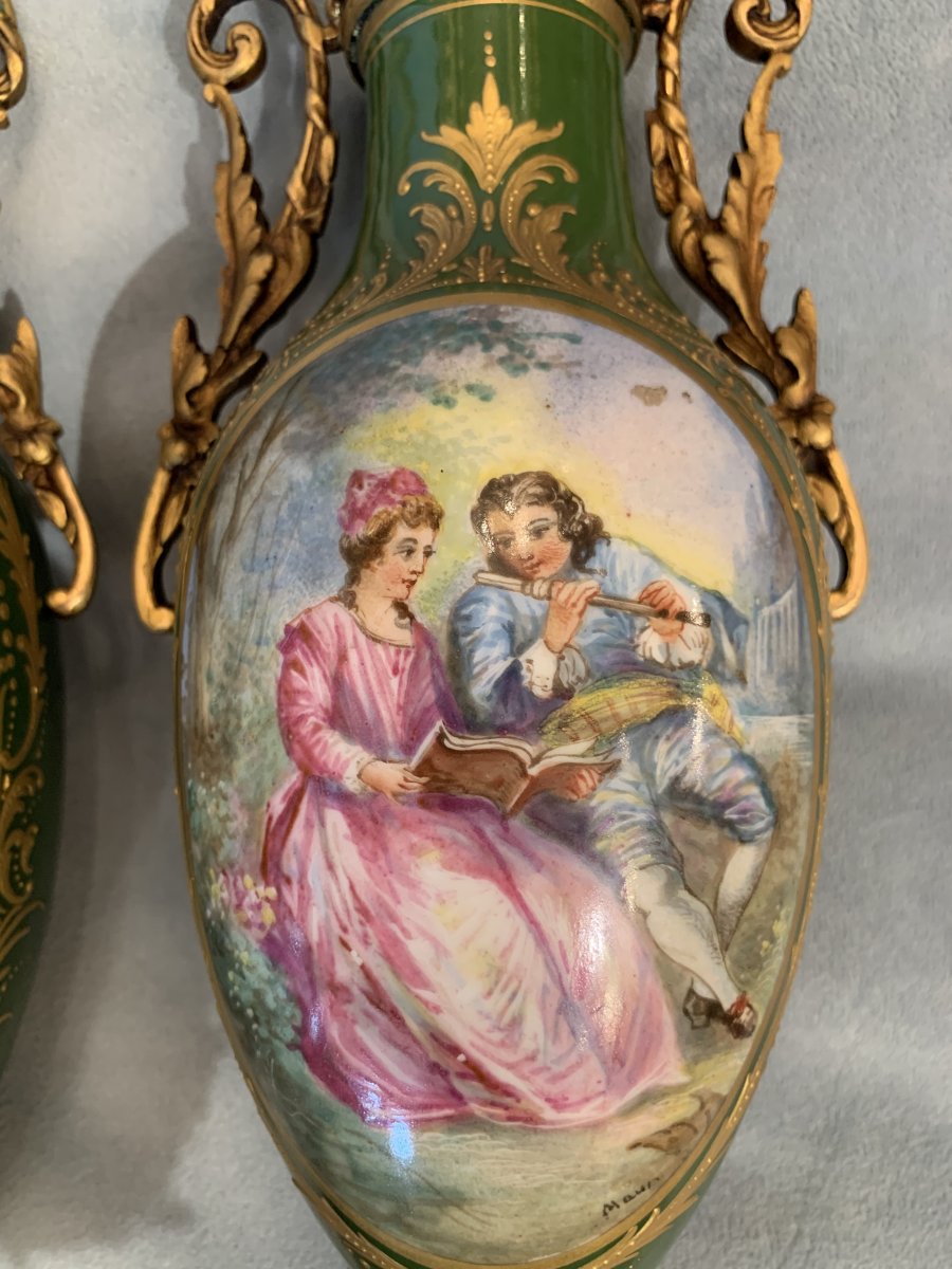 Paire De Vases En Porcelaine De Sèvres à Décor De Scènes Galantes, époque Napoléon III-photo-1