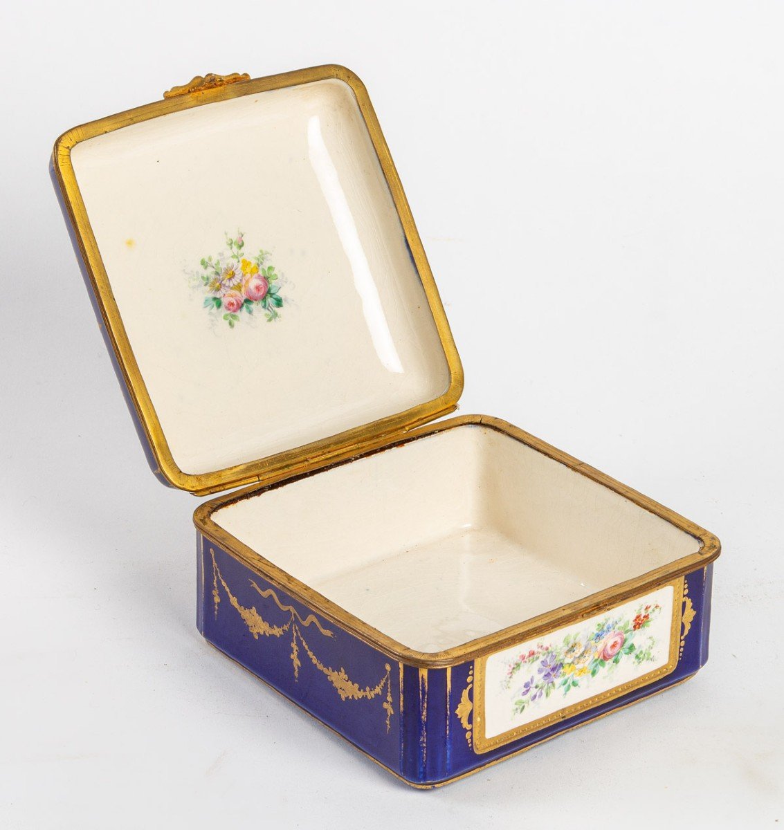 Box In Blue Porcelain Late Nineteenth Century-photo-2