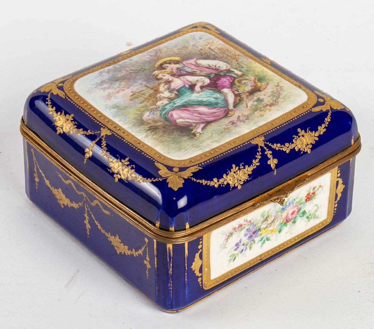 Box In Blue Porcelain Late Nineteenth Century