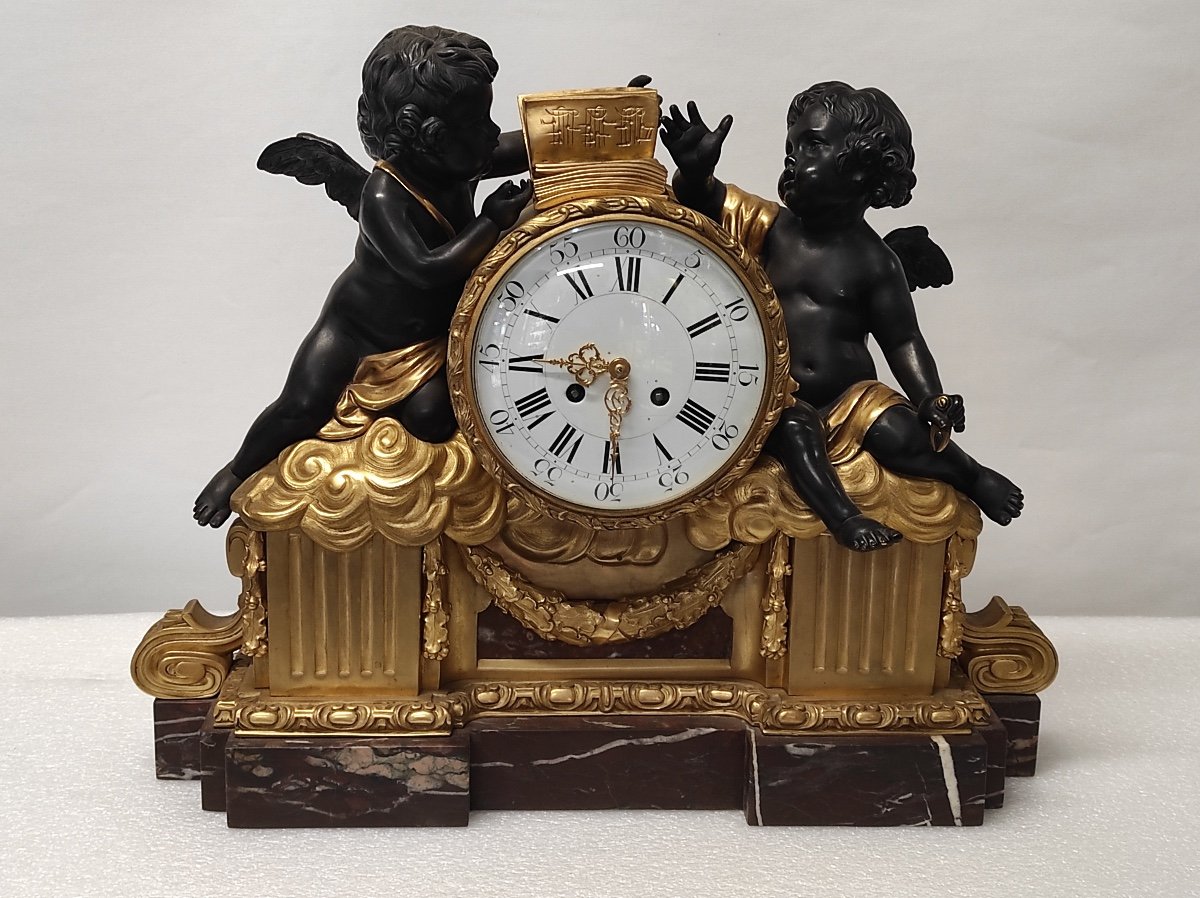 Une Pendule Aux Amours En Bronze Doré XIXème Siècle-photo-1