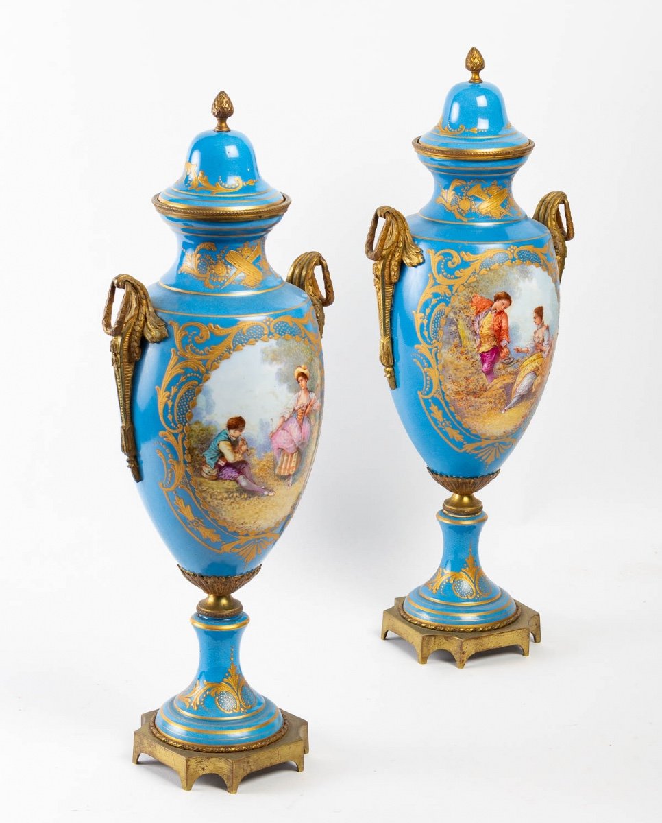 Un Paire De Vases En Porcelaine De Syle Sèvres Fin XIXème -photo-2