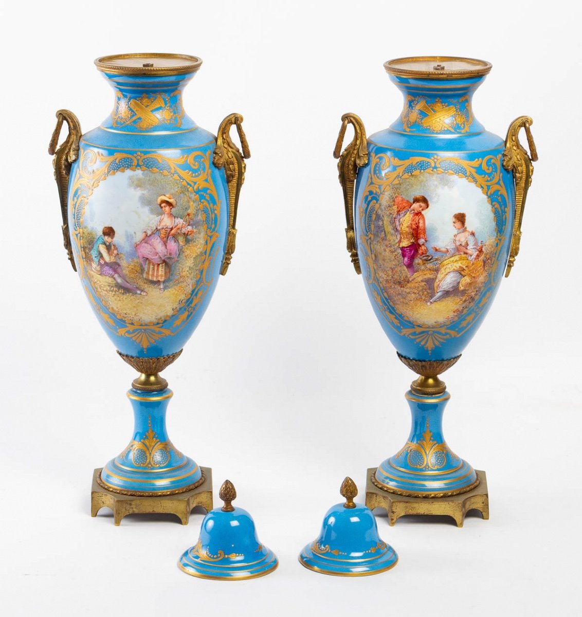 Un Paire De Vases En Porcelaine De Syle Sèvres Fin XIXème -photo-3